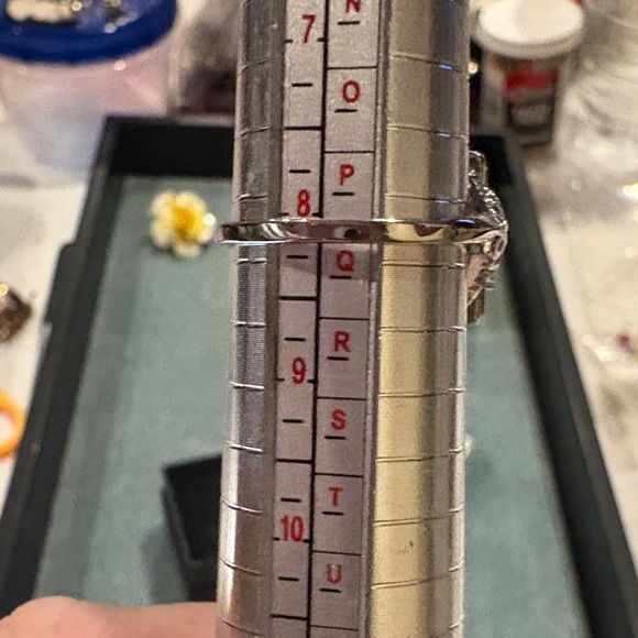 Elegant Amethyst Gemstone Ring - Picture 4 of 5